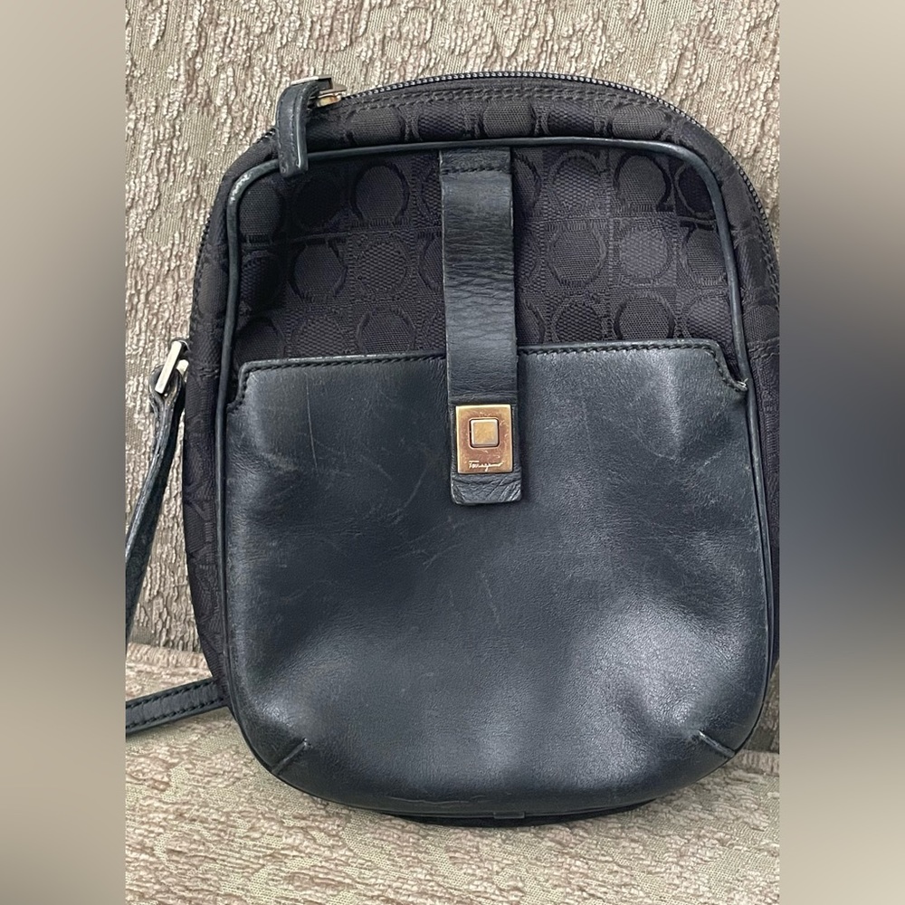 Vintage Salvatore Ferragamo small crossbody bag